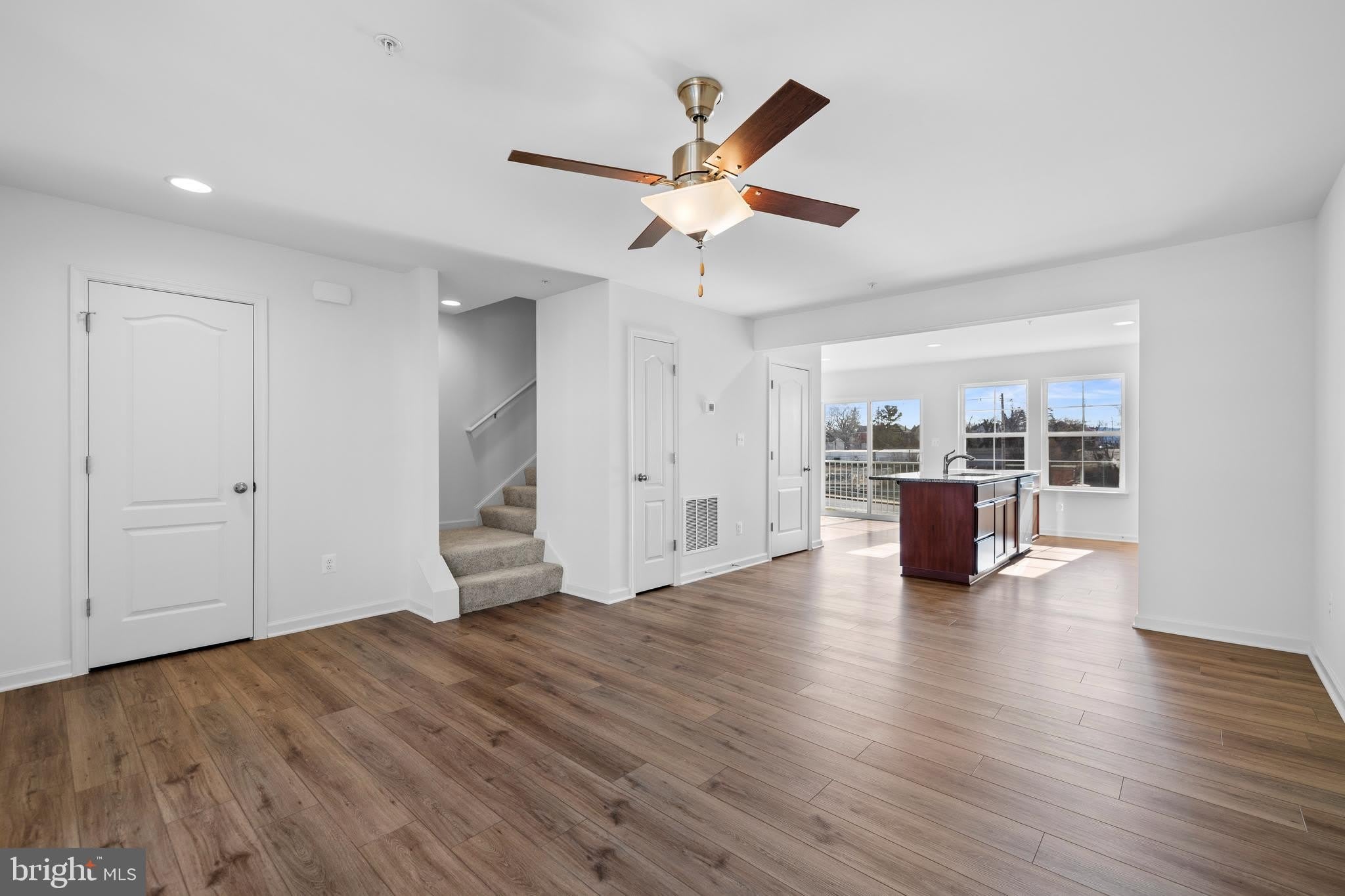 442 PELETON STREET – photo 4