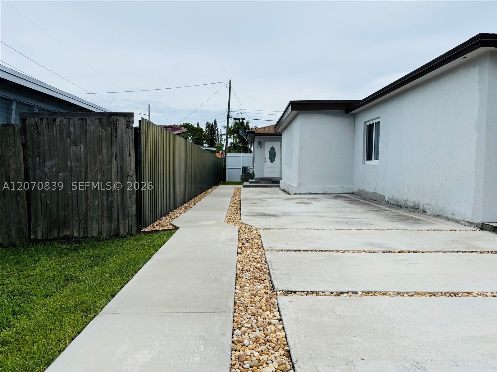 1221 SW 76th Ct – photo 3