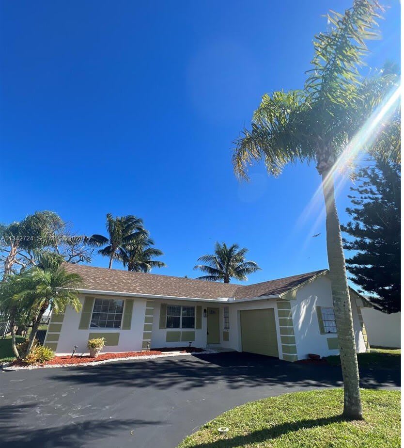19420 Carolina Circle – photo 1