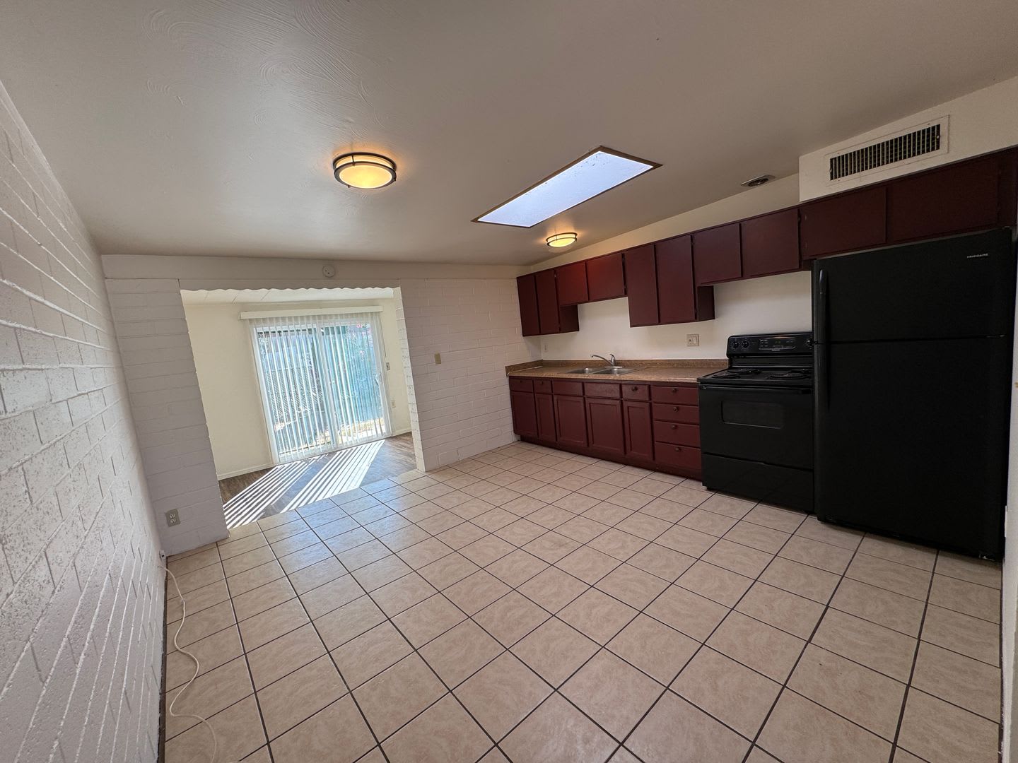 2Bdm 1 Bath, Washer/Dryer Hookups, Will no last long! – photo 4