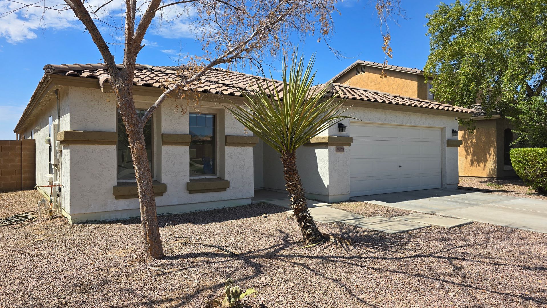 Lovely 4 bedroom 2 bath home +Den in Sunset Point Community Of Buckeye! – photo 3