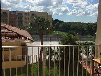 7000 NW 186th St – photo 4