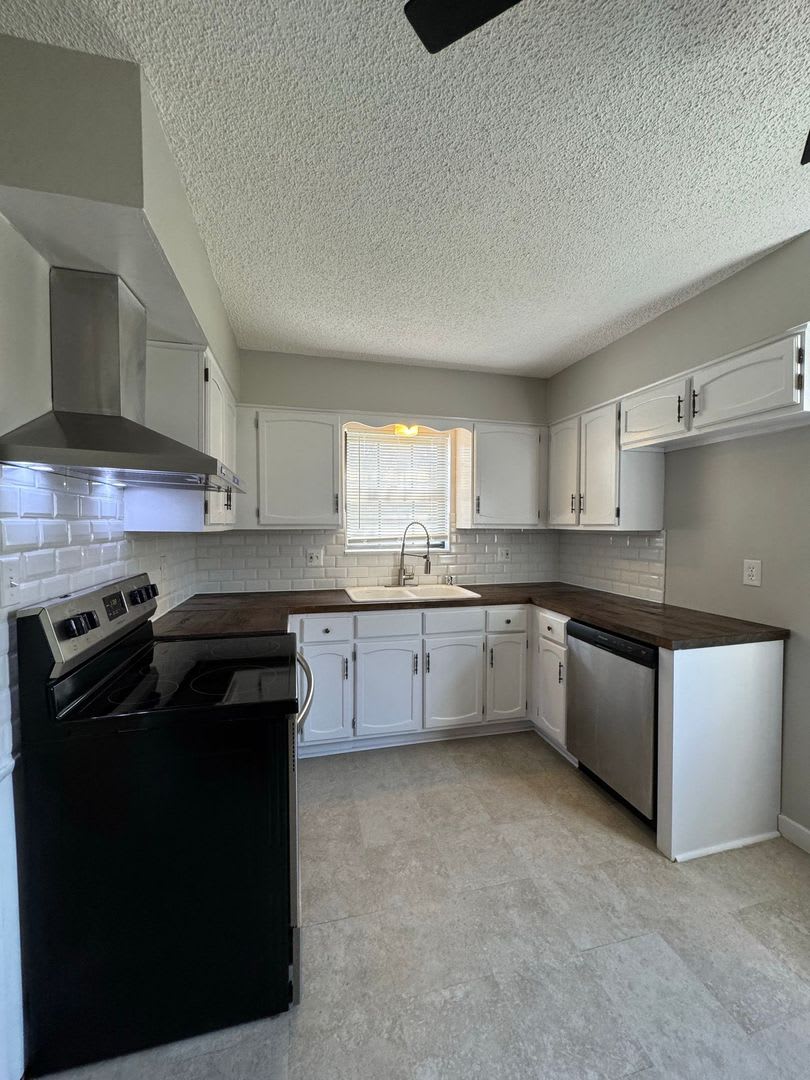 2 Bed Duplex with Bonus Room & Garage – photo 4