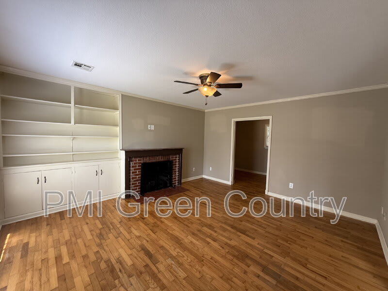 5523 S Madison Ave – photo 4