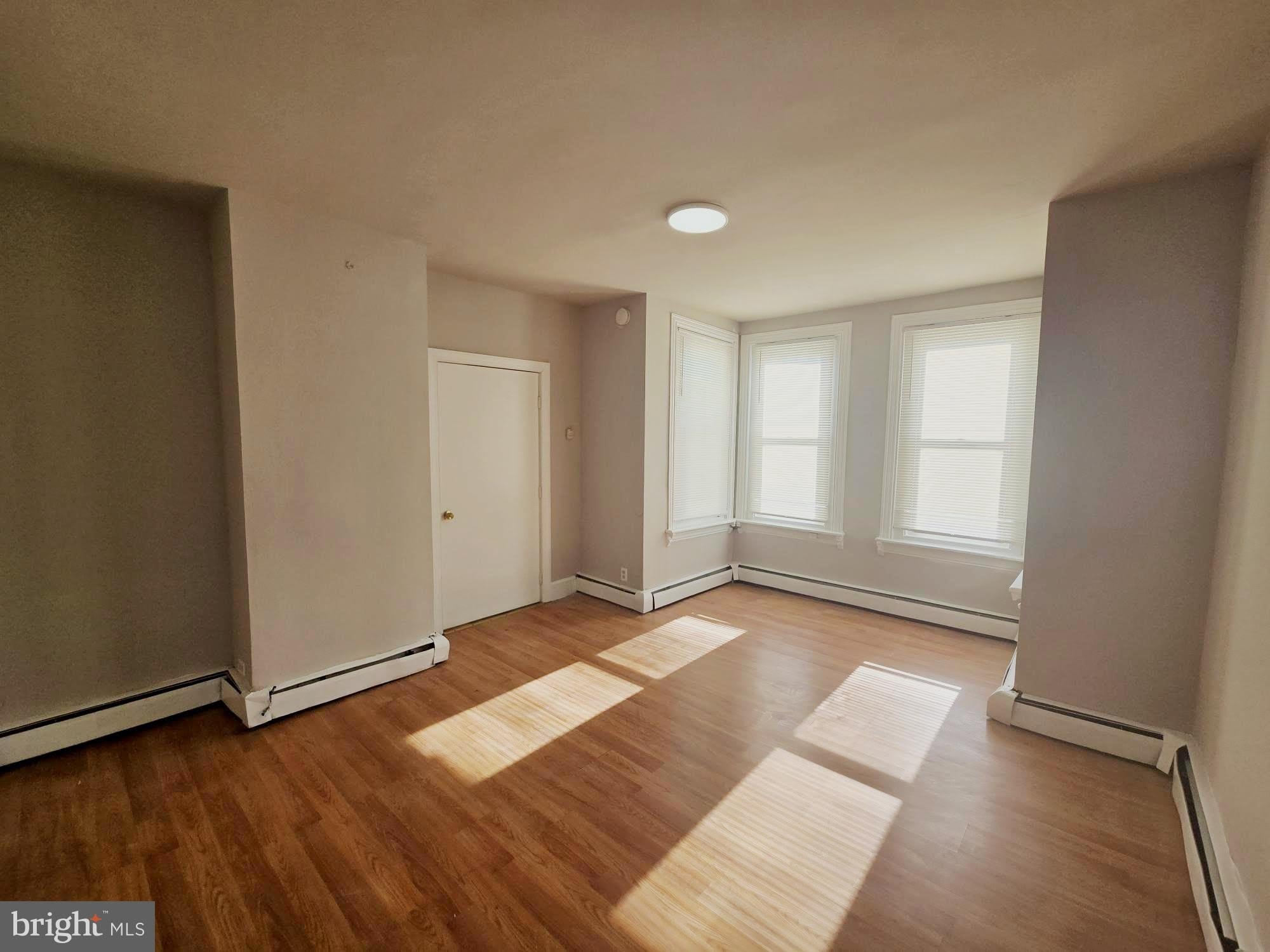 5526 N MASCHER Street – photo 2