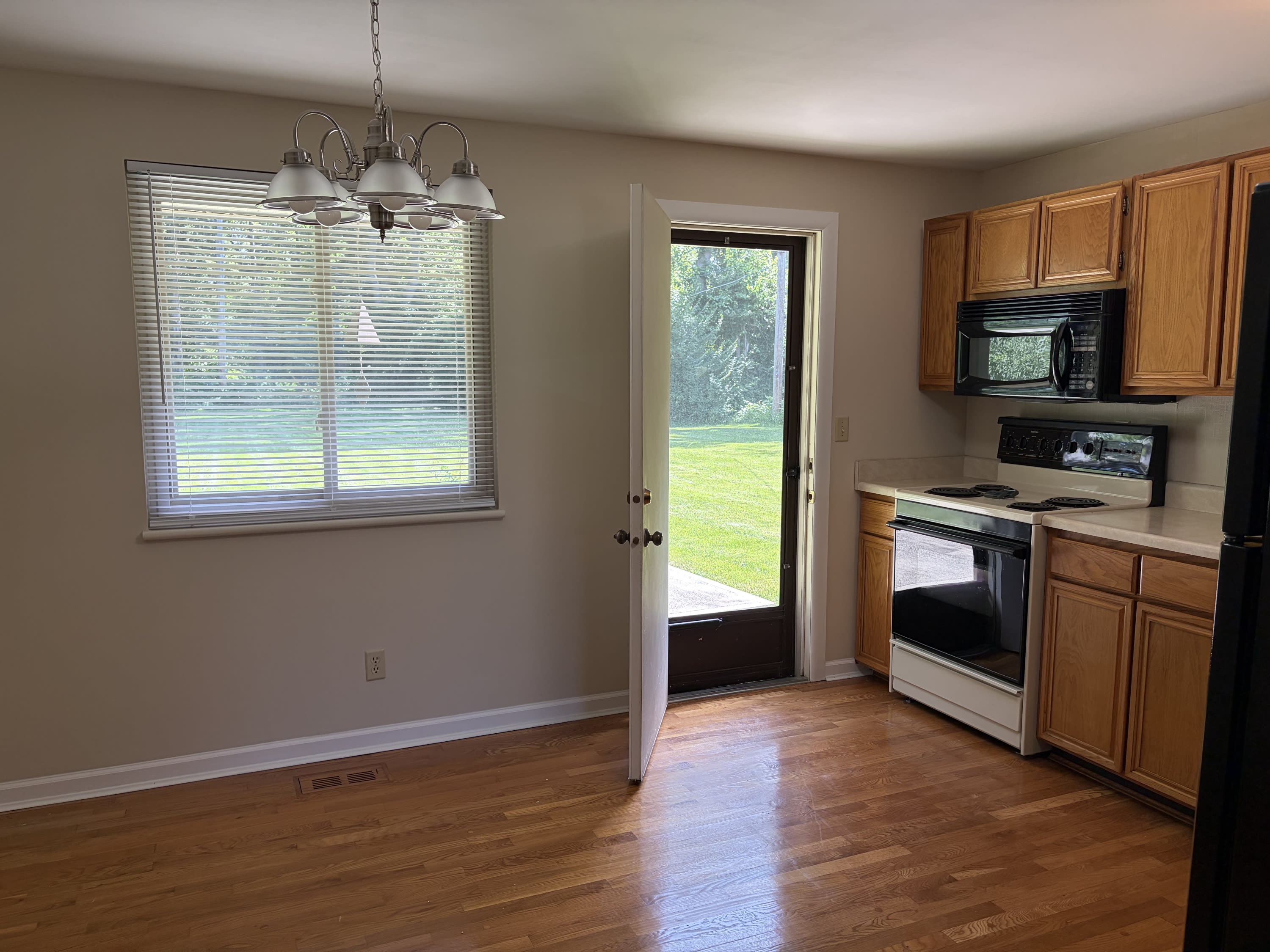 6537 Highbury Road – photo 5