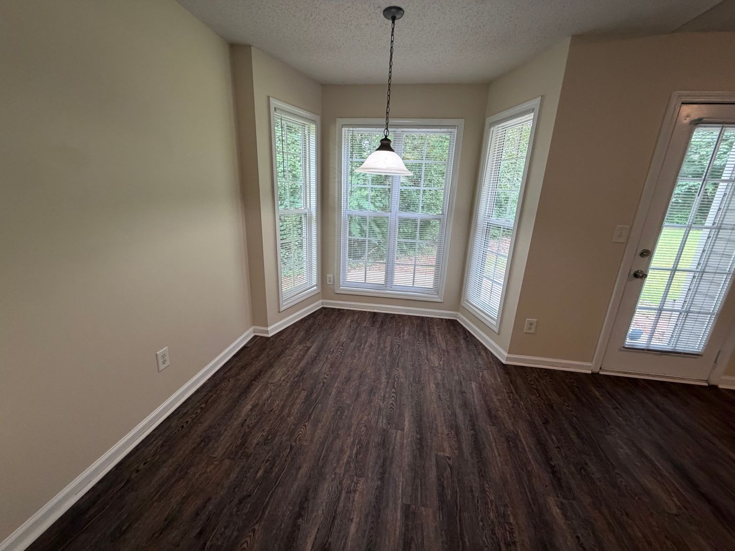 211 Ravenwood Ct. – photo 5