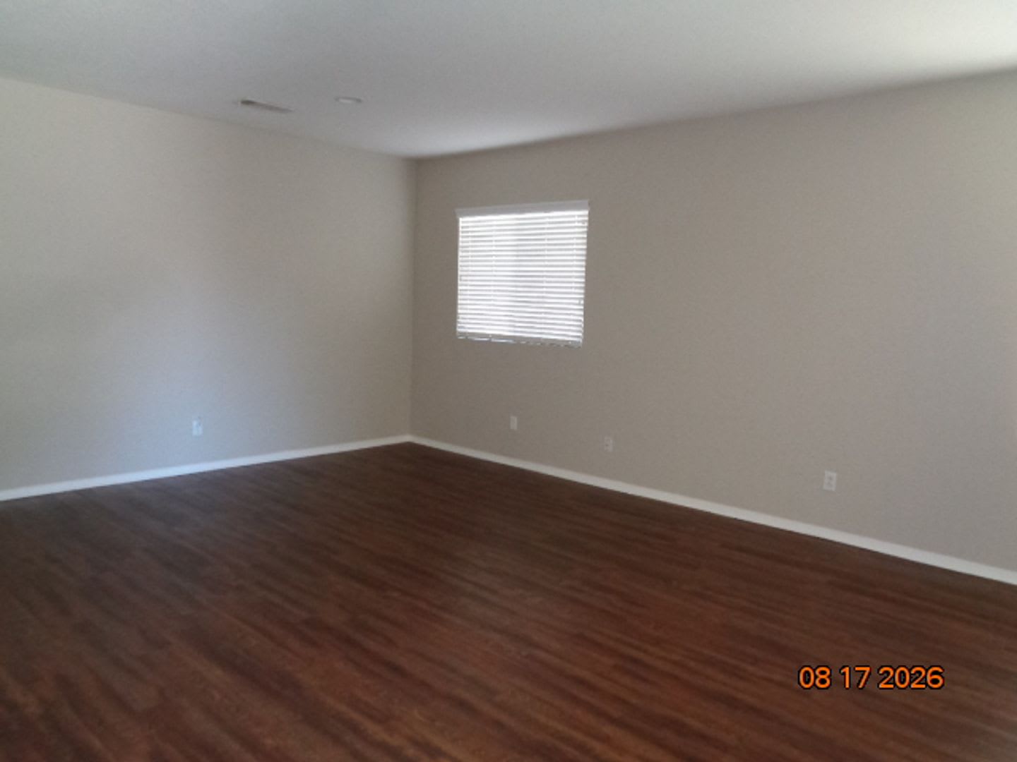 Gorgeous 4 bedroom 2.5 bath with all the upgrades! – photo 2