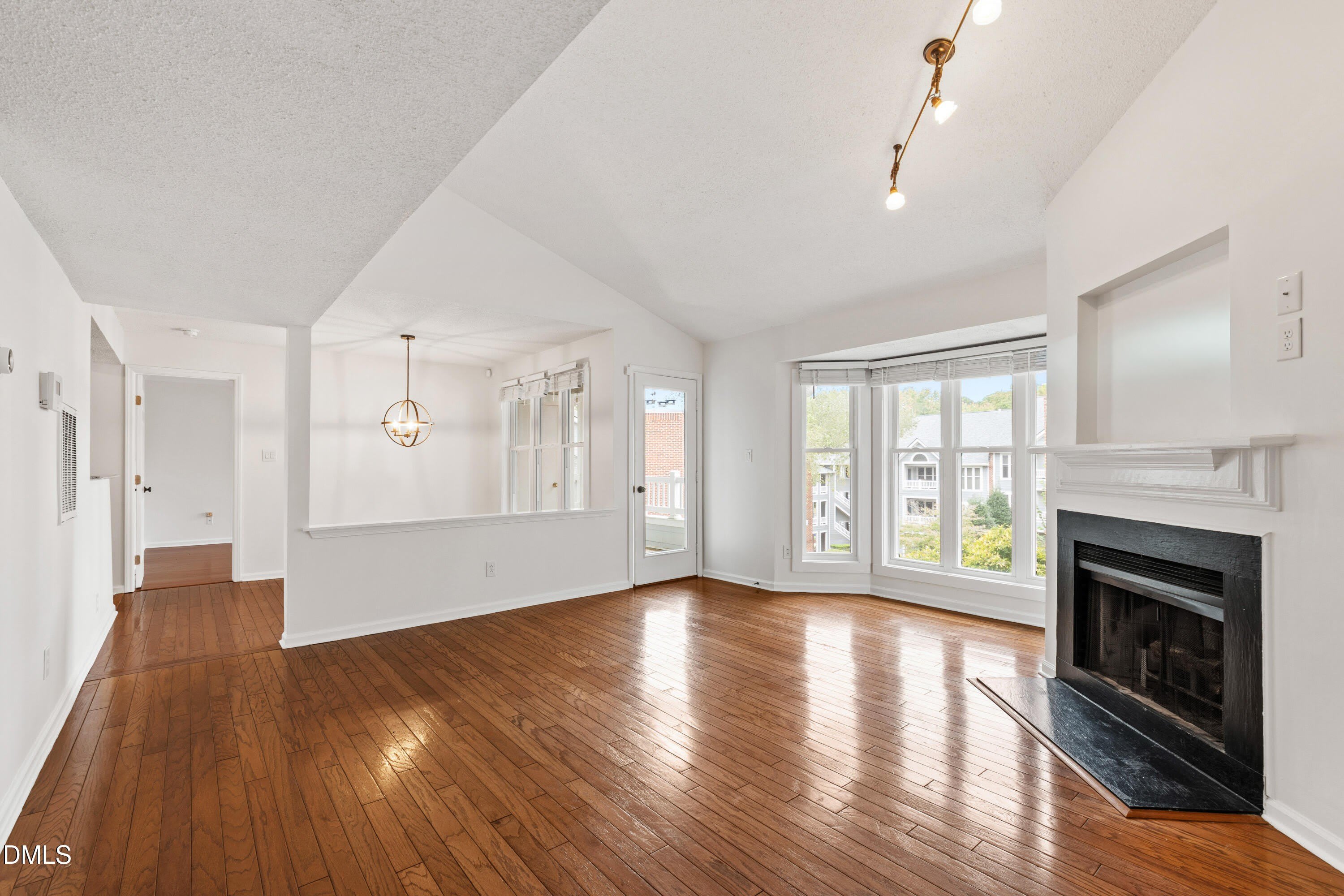 911 Washington Street – photo 1