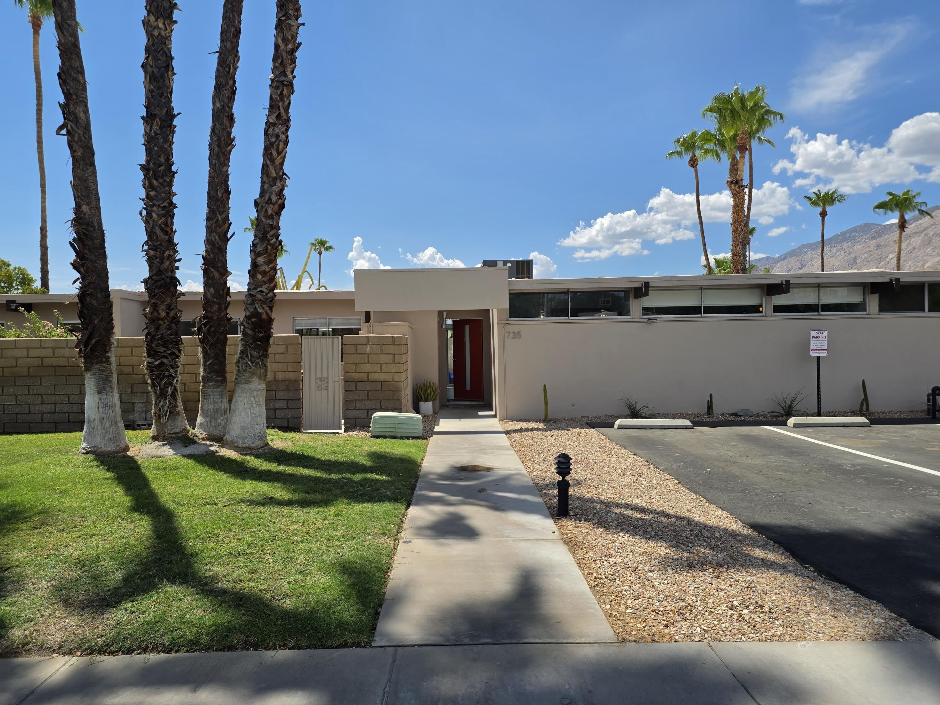 735 E Louise Drive – photo 1