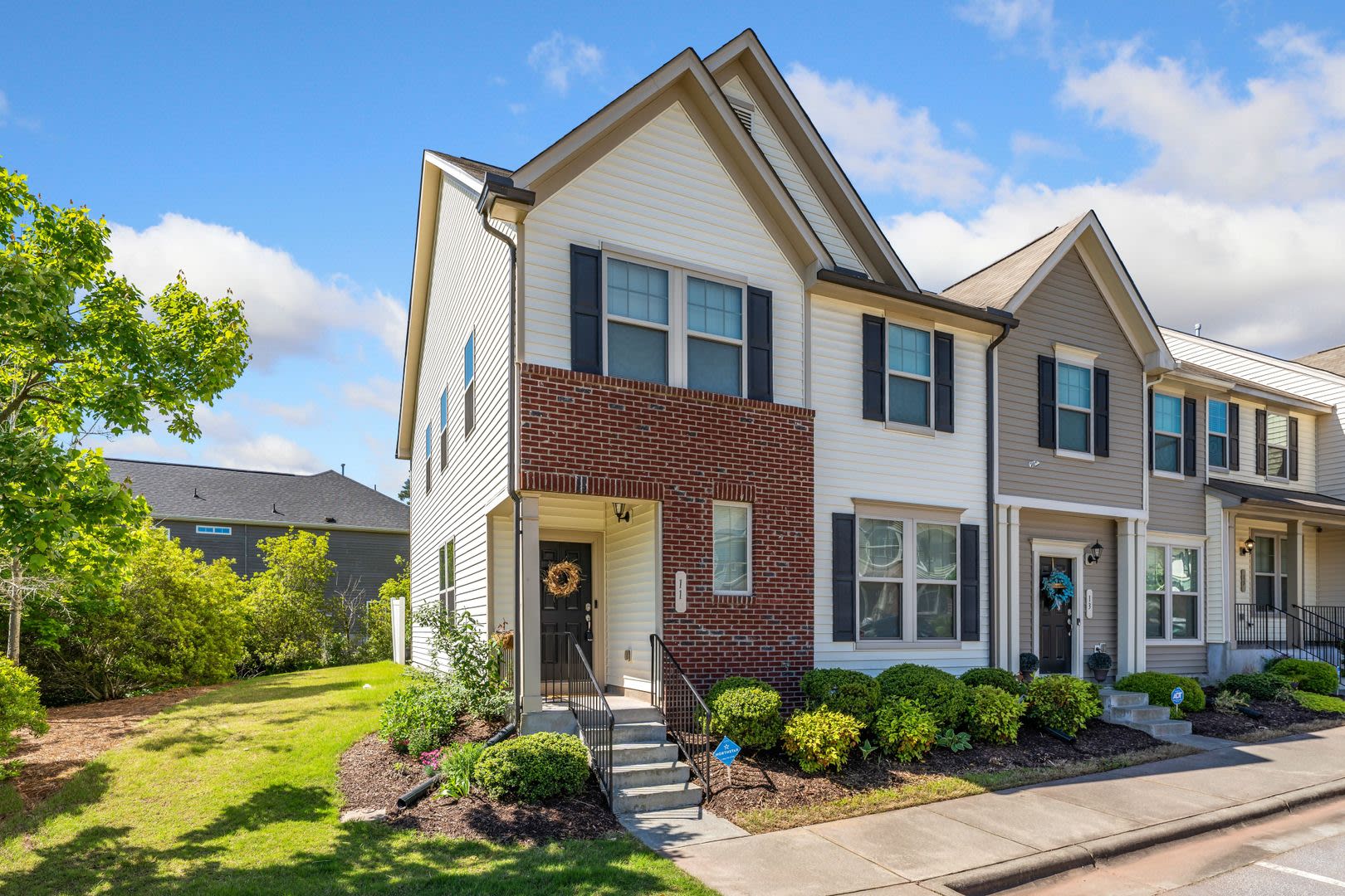 Gorgeous 3 Bedroom 2 5 Bath Townhouse In Rustica Oaks – photo 1