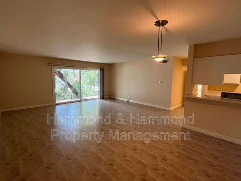15344 Weddington St – photo 3