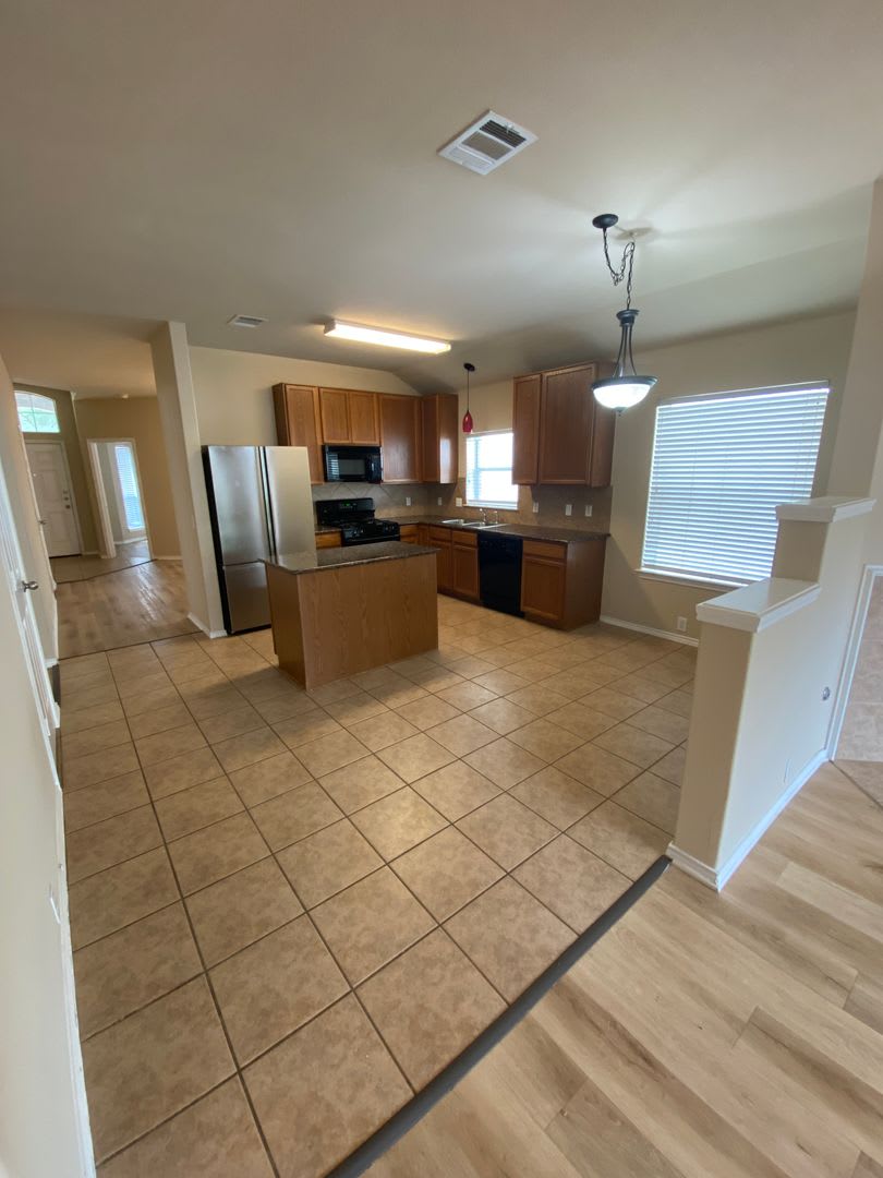 4 Bed In Beautiful Round Rock Tx – photo 2