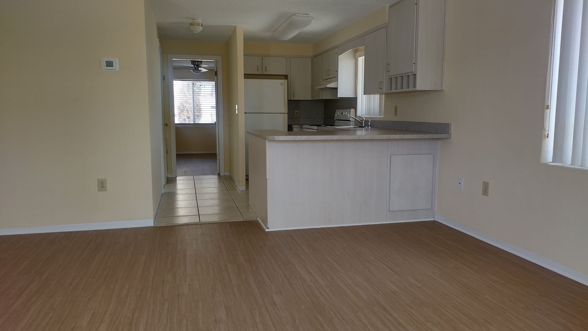 1 bedroom, 1 bathroom end unit condo beachside – photo 2