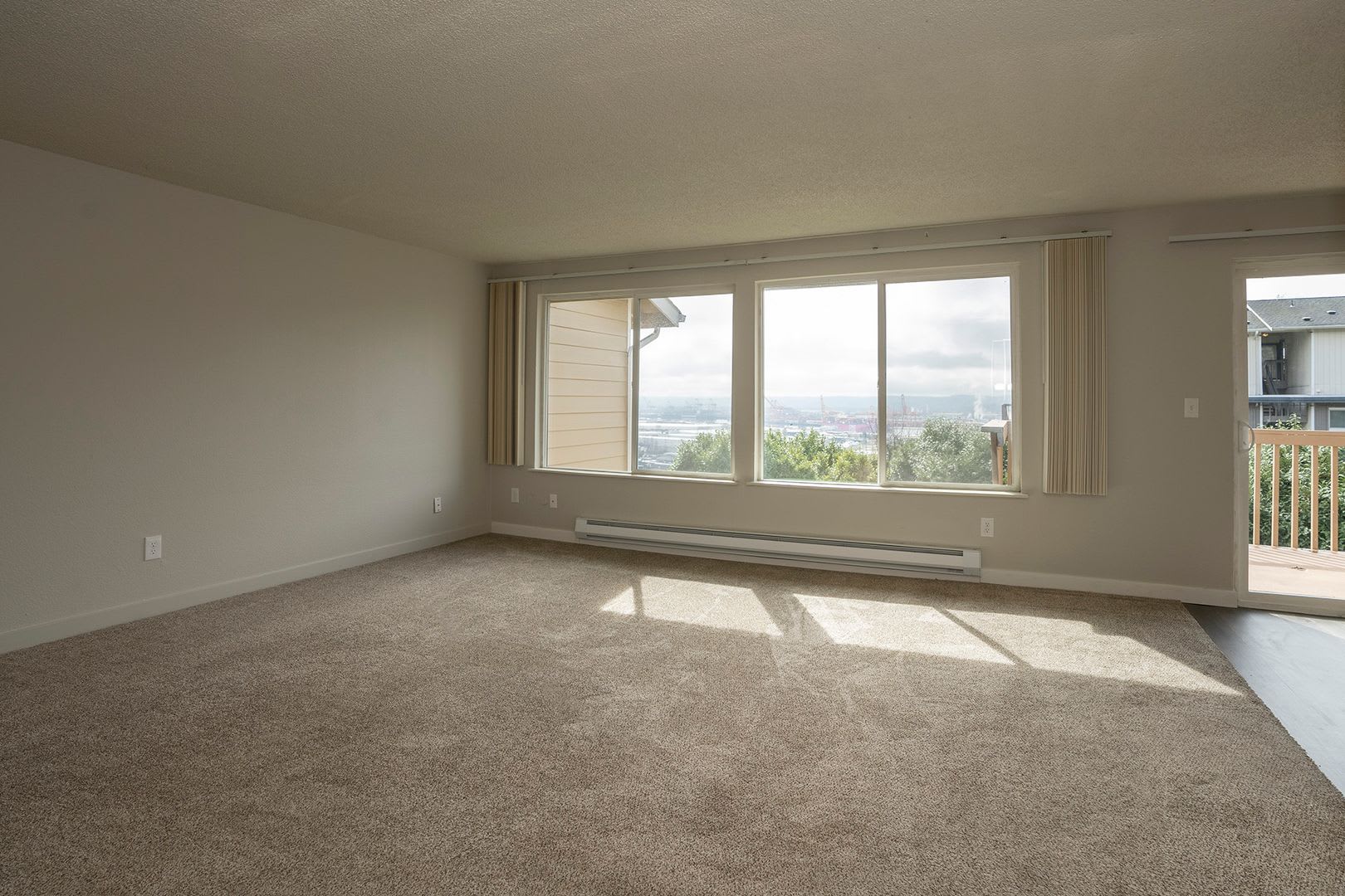 Newly renovated 2 BR Apartment with Stunning Views in Tacoma – photo 5