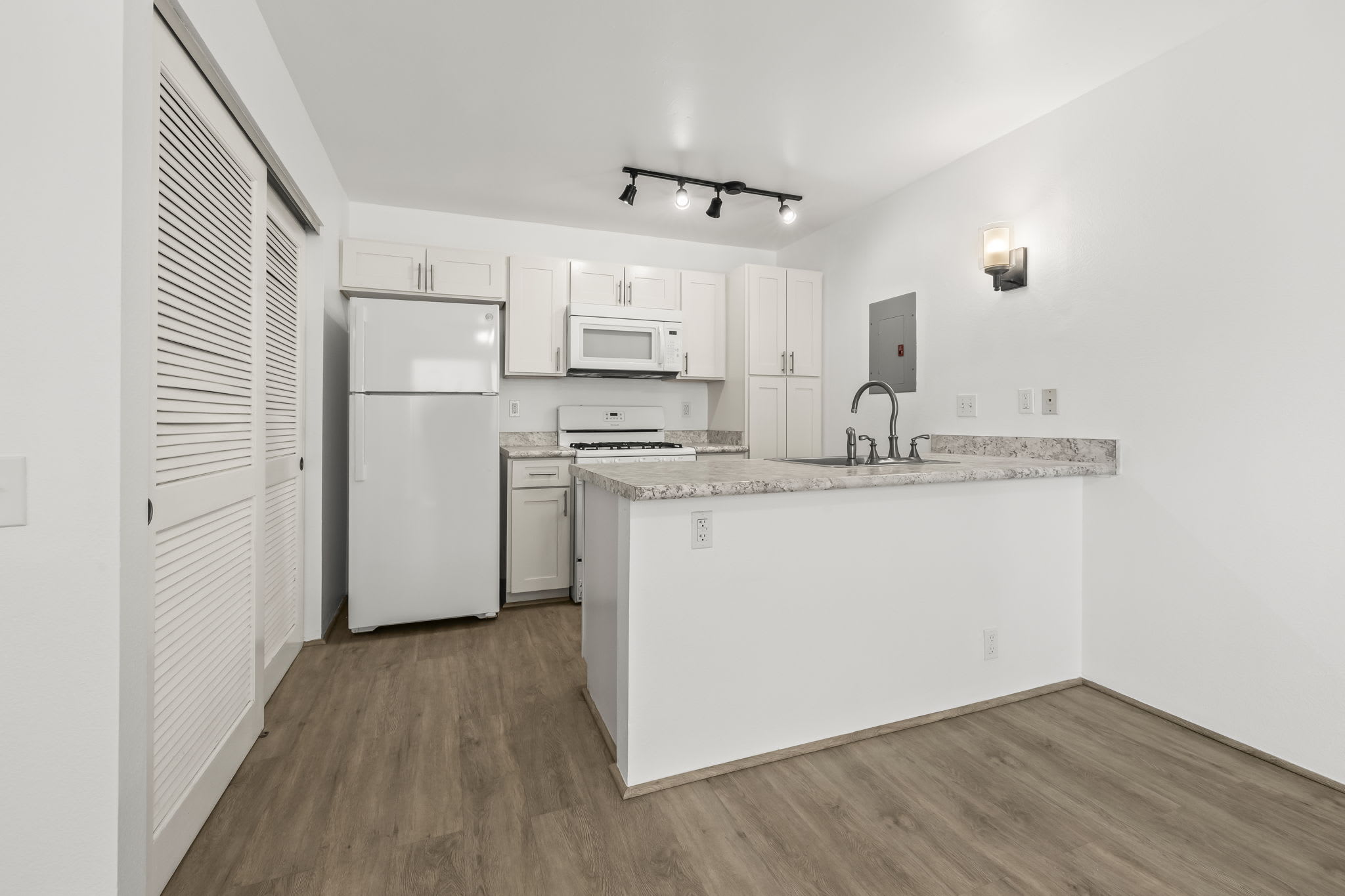 91-1135 Puamaeole Street – photo 2
