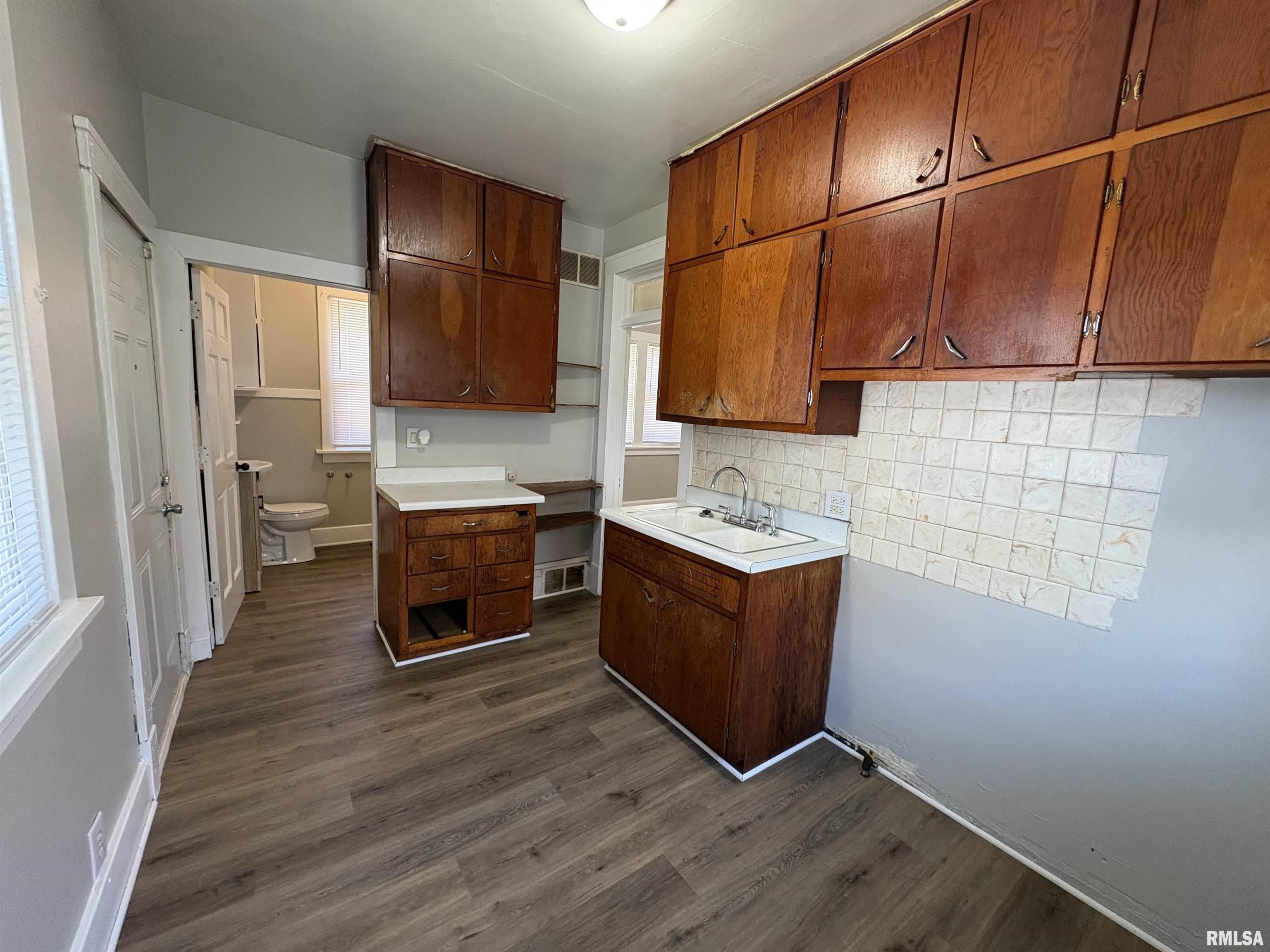 1107 W GILBERT Avenue – photo 4