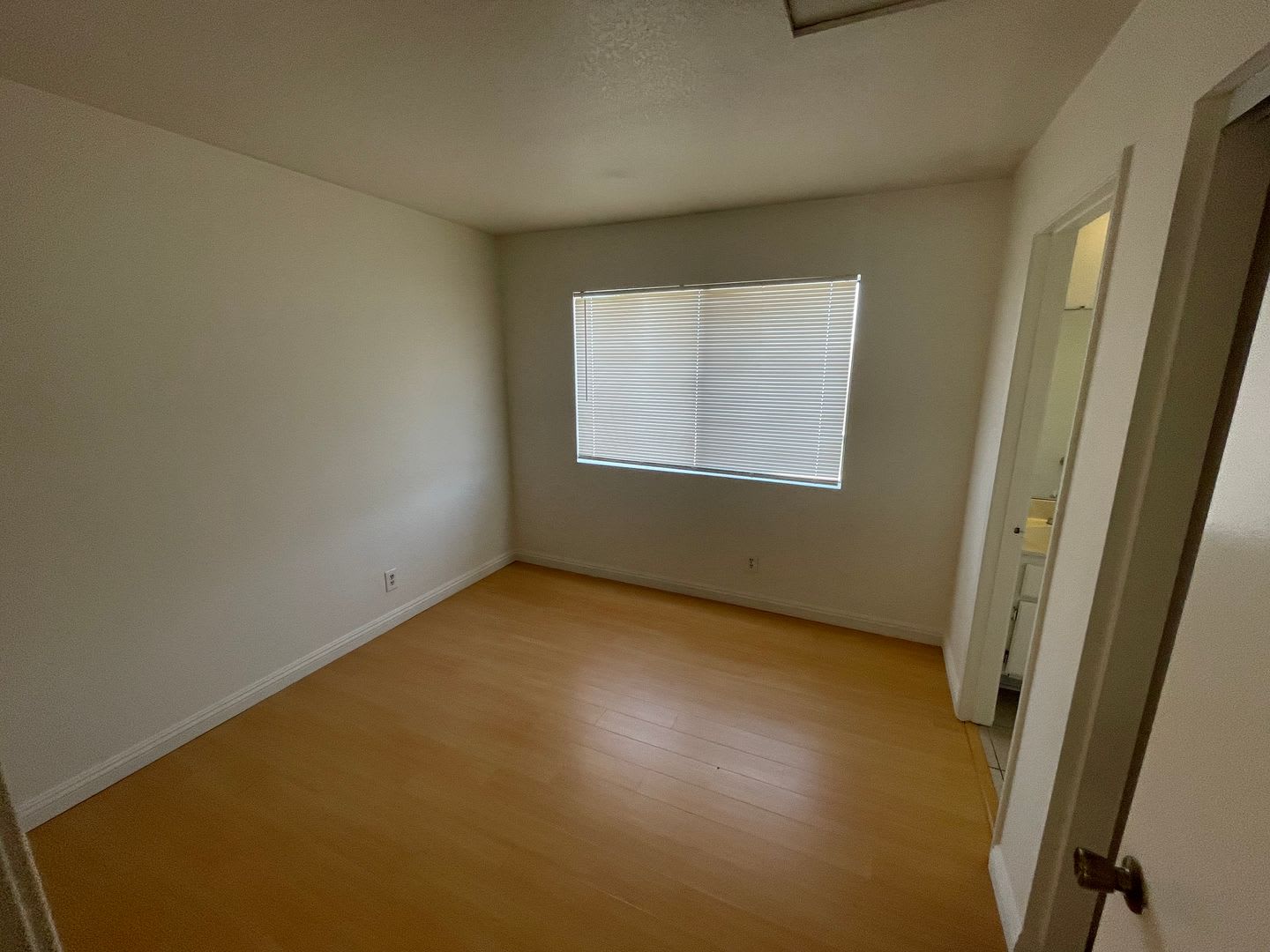 LARGE 4 BEDROOM 3 BATHROOM HOME IN MORENO VALLEY WITH LARGE YARD! – photo 5