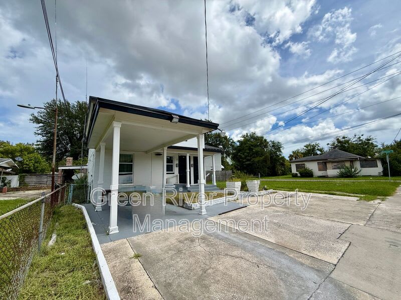 1161 W 5th Street – photo 3