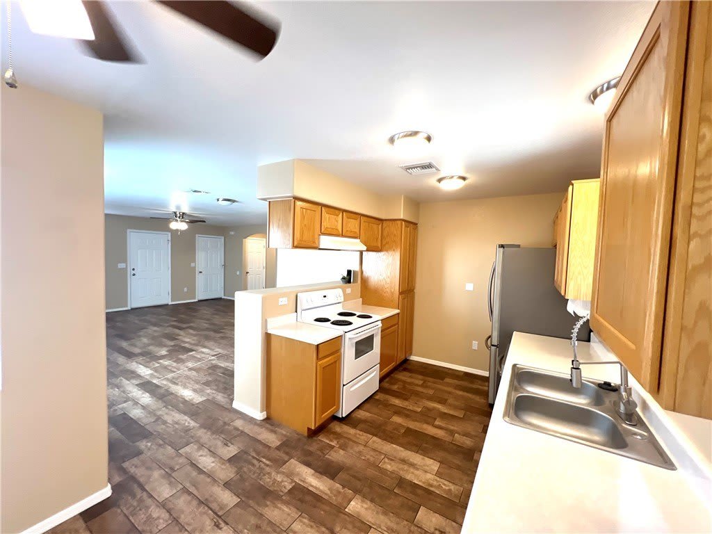 848 Roadrunner Drive – photo 3
