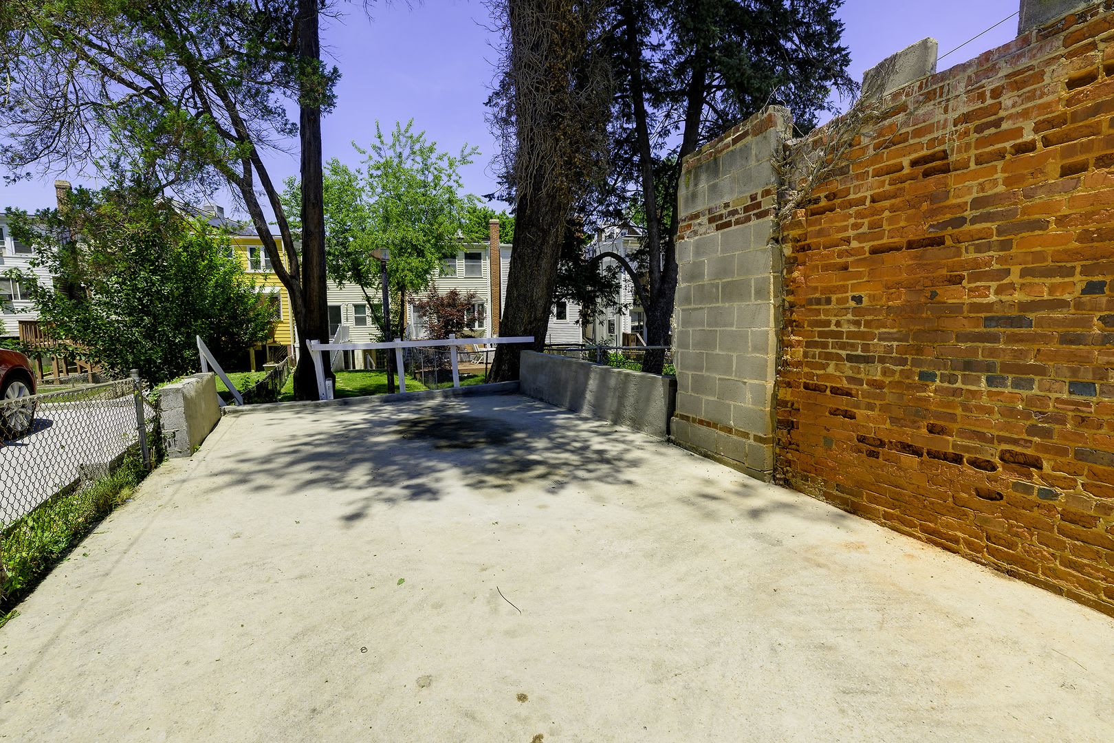Charming & Renovated Petworth Rowhouse with Parking – photo 4
