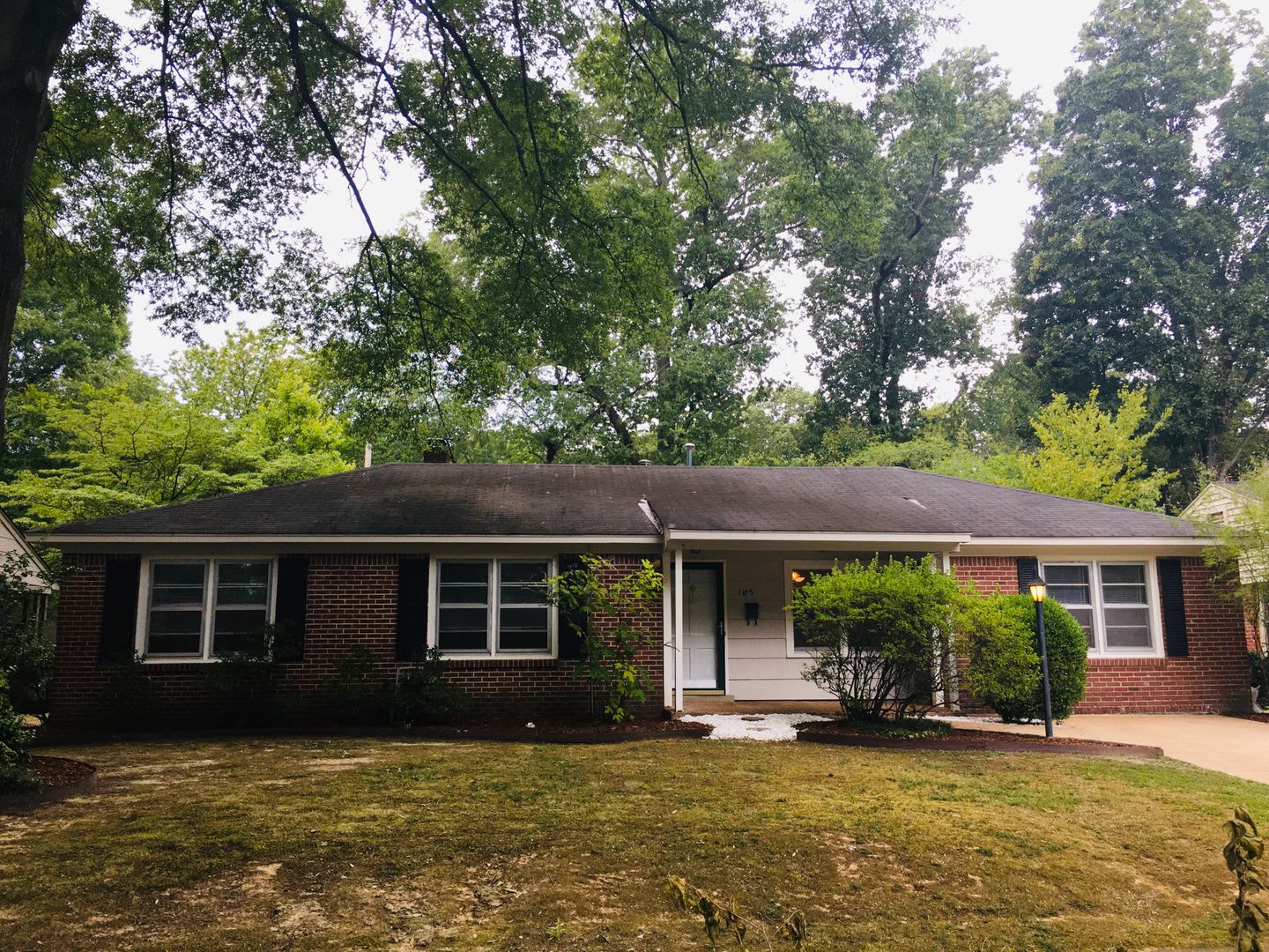 Charming East Memphis Home With Fully Fenced In Back Yard Over 1900 Sq Ft Of Living Space Pets Are Allowed Fees Apply – photo 4