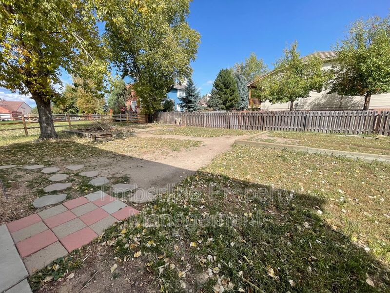 320 Rangely Dr – photo 2