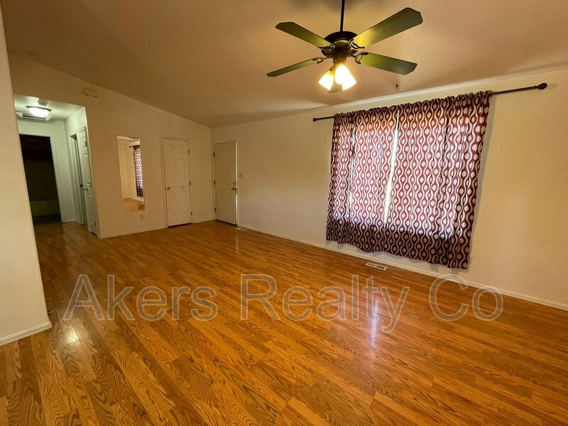 429 S Oak Creek Dr – photo 3
