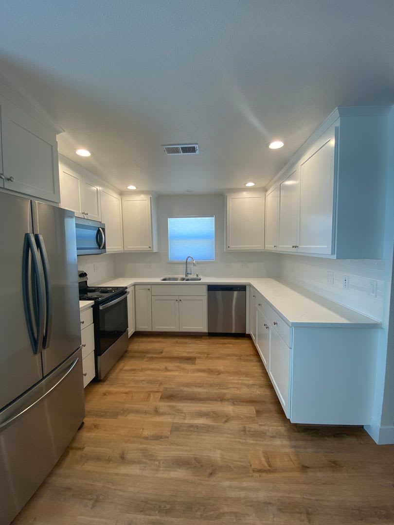 Newly Remodeled Walking Distance From Downtown Dixon – photo 2