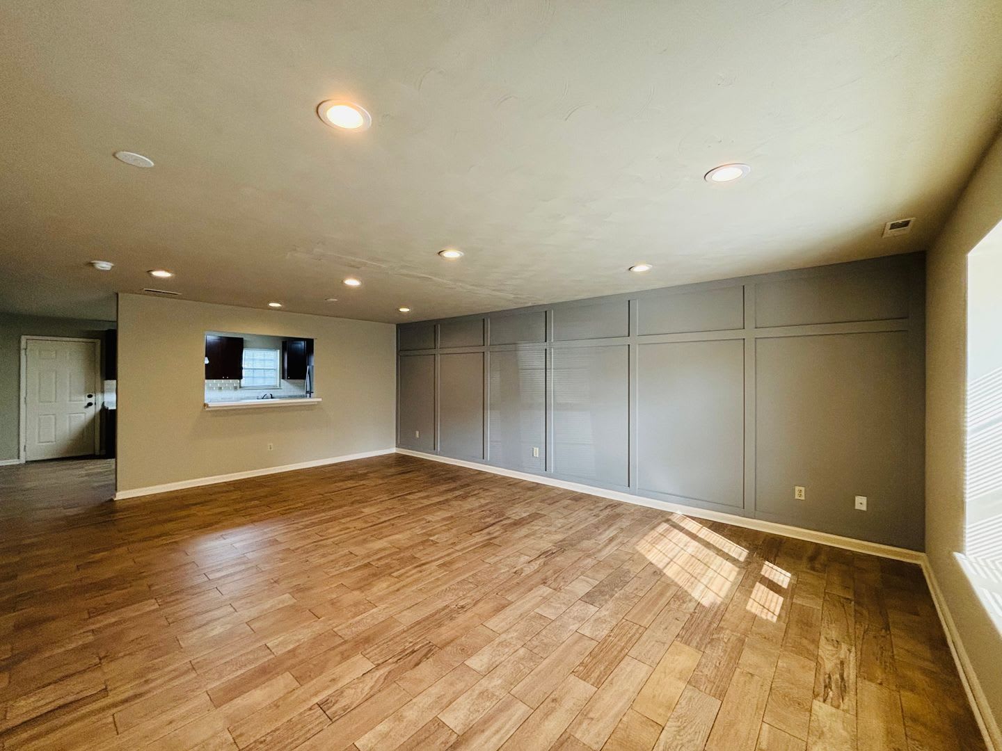 4 Bedroom 2.5 Bath Townhouse – photo 2