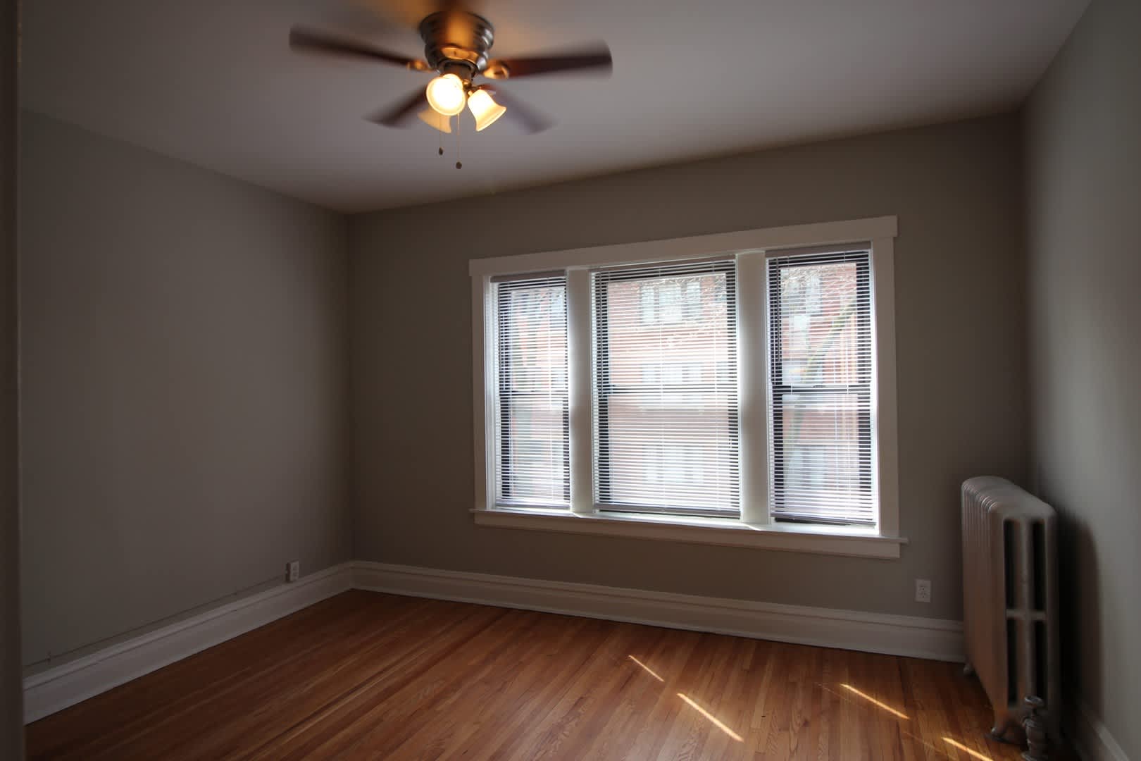 4413 N La Crosse Ave – photo 2