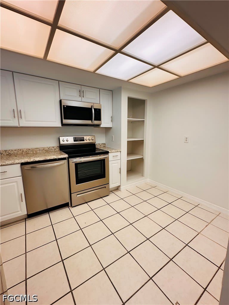 4920 Vincennes Court – photo 3