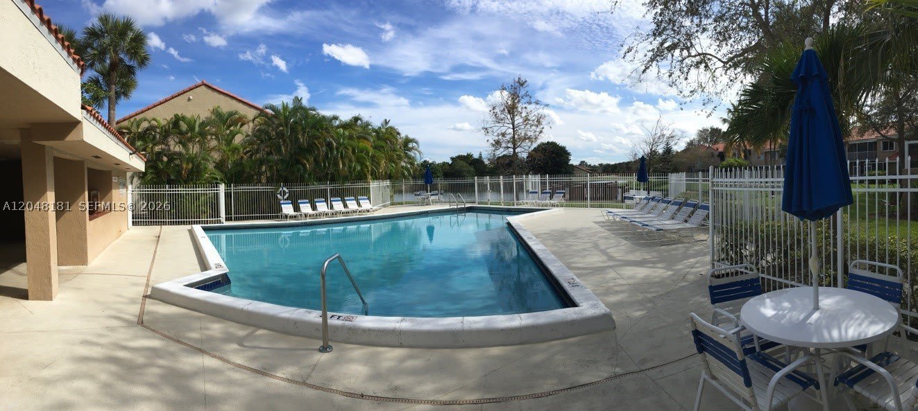7885 NW 7th Ct – photo 2