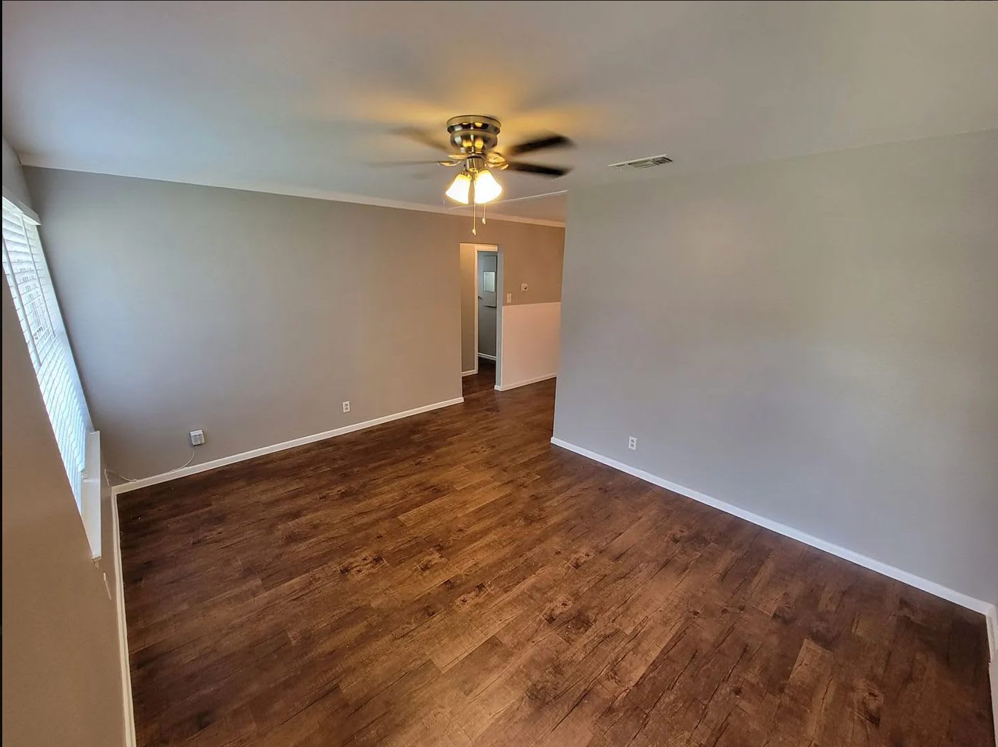 **APPLICATION RECEIVED** 2 Bedroom / 1 Bath Home South Side Lions Park! – photo 4