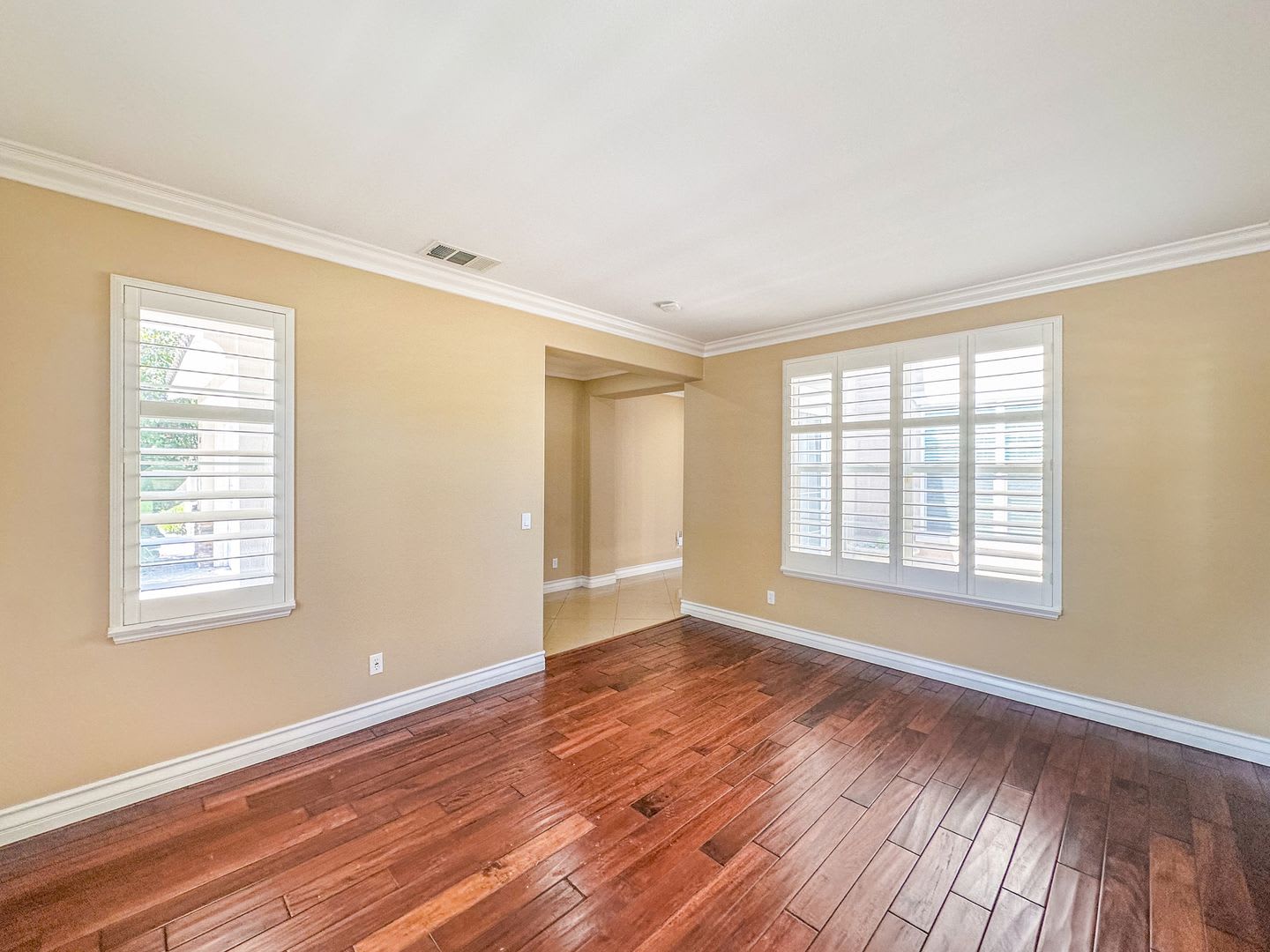 SD: Spacious 5B/4BA Home with Private Patio, Backyard & Soaking Tub – photo 3