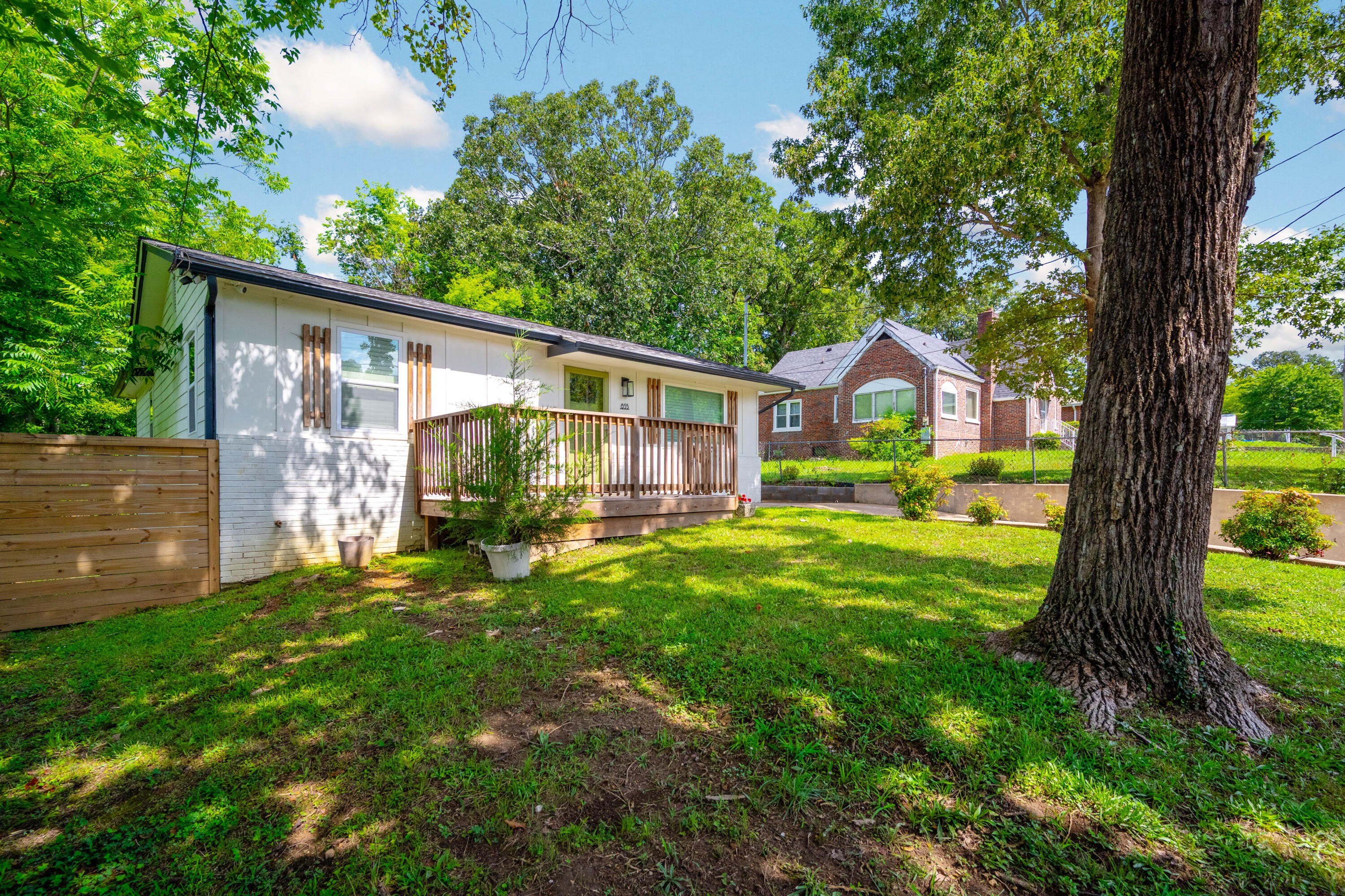 855 N Chamberlain Avenue – photo 4