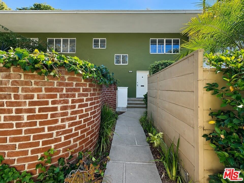 5370 1/2 Village Grn – photo 2