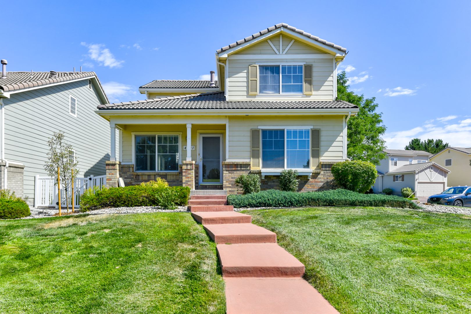 3 Bed 3 Bath corner Lot in Broomfield! Newly Refinished Wood Floors With Pool!! – photo 2