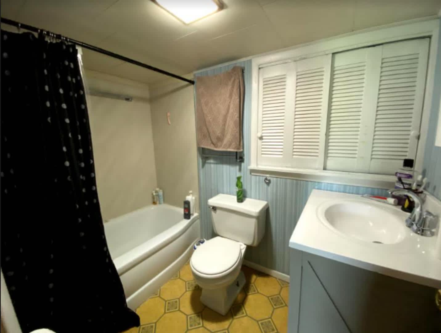 "The CABIN," 3 bed, 1 bath home with huge yard! – photo 2