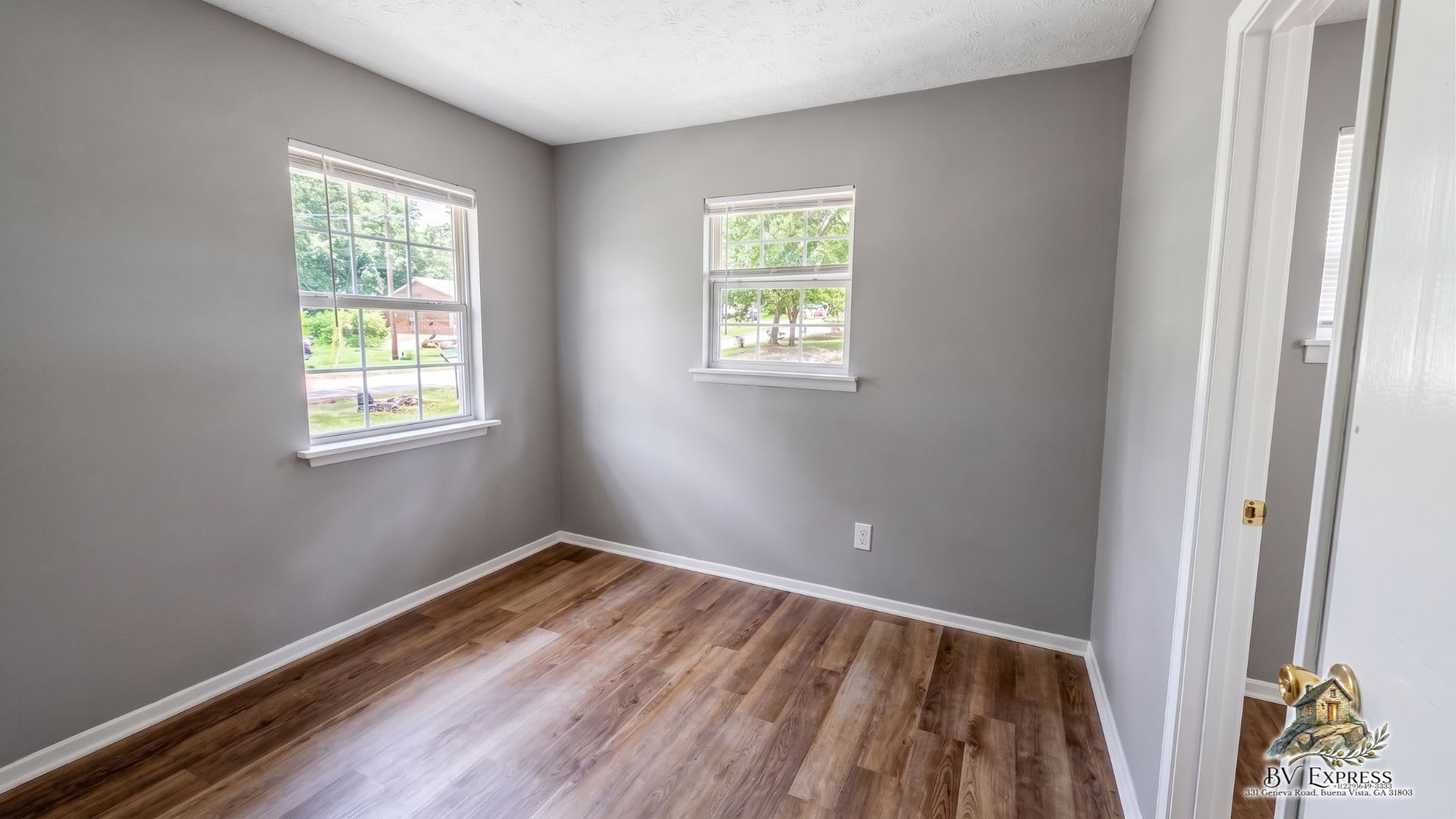 Welcome to Your Cozy, Comfortably Updated Cottage! – photo 2