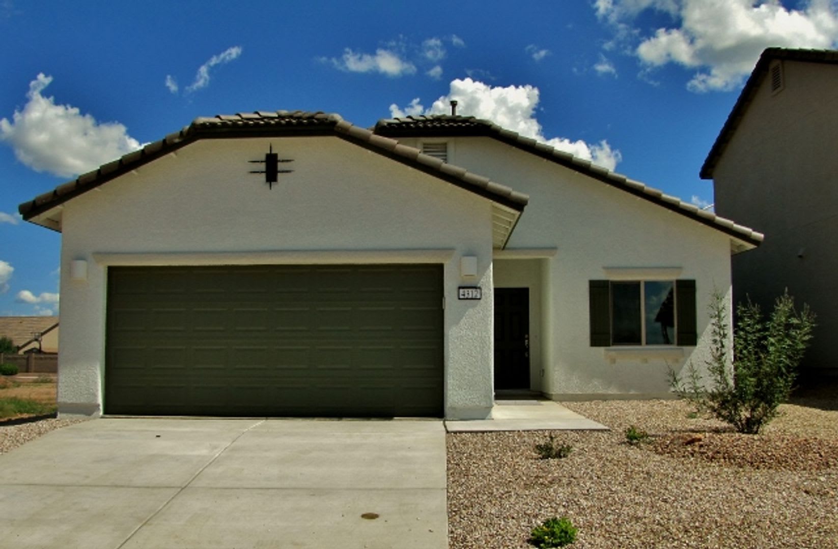 3BR/2BA/2CG, 1423 sq.ft. rental in the Holiday subdivision, Sierra Vista, AZ – photo 1