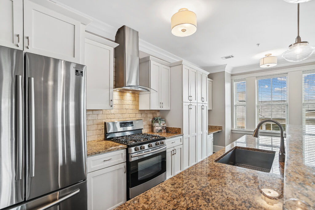 2100 Queens – photo 2
