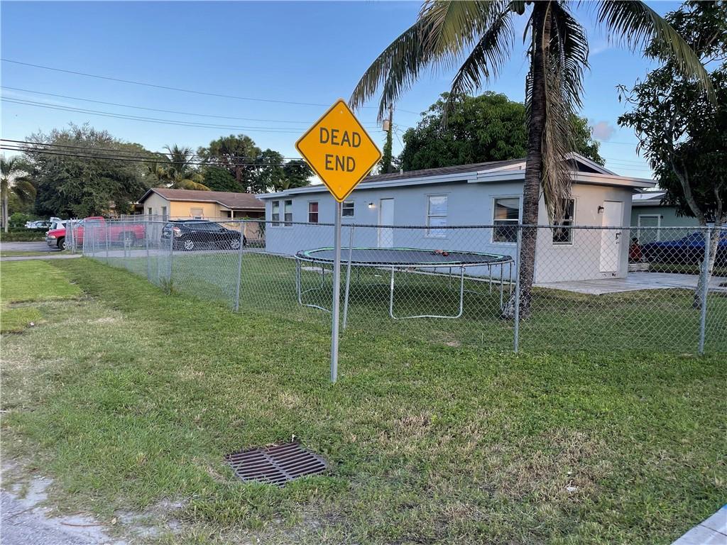 918 Northwest 24th Avenue – photo 1