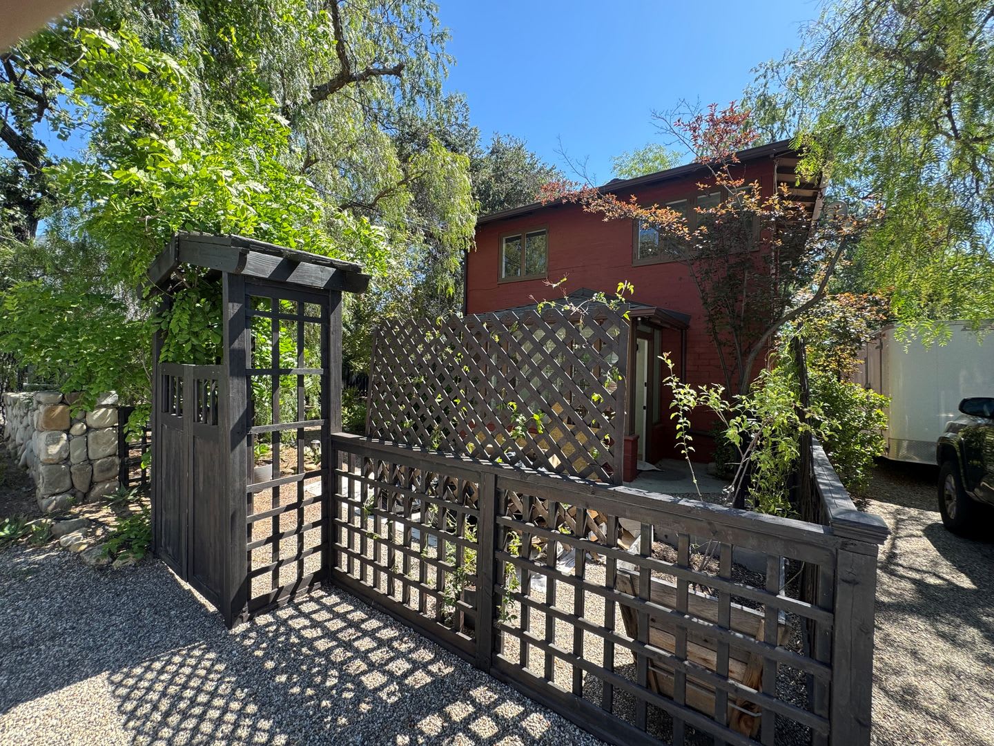 Charming 2 Bedroom Ojai Home with All Utilities Included – photo 2