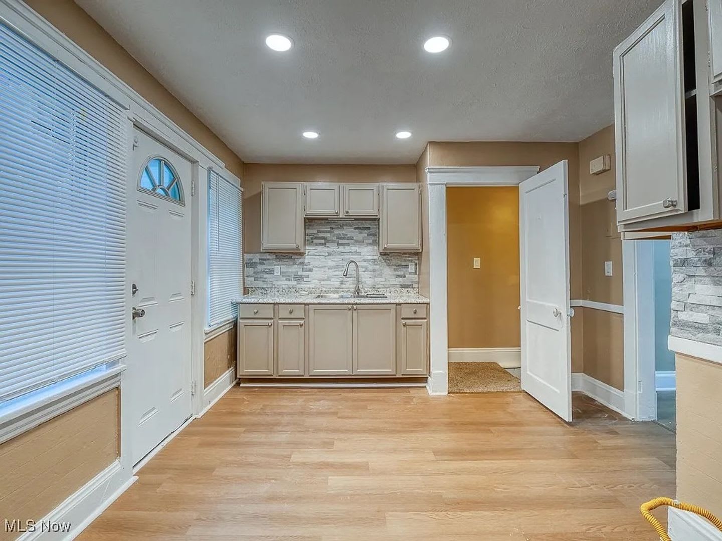3 Bedroom 1 Bathroom House in Cleveland – photo 3