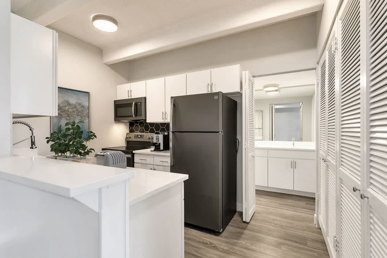 515 Clarkson – photo 2