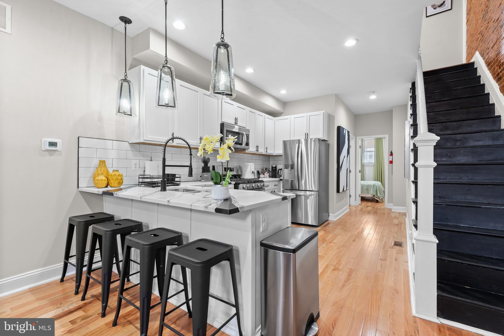 2219 E CHASE Street – photo 5