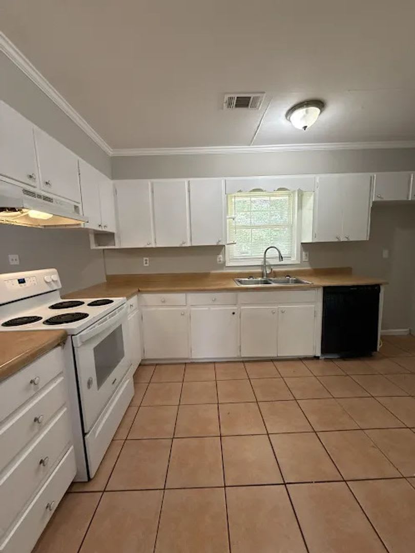 3 Bed 1 5 Bath In Morrow – photo 4