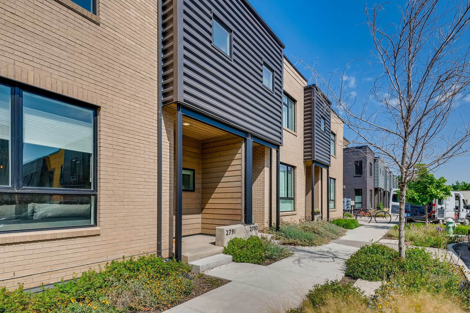 Contemporary Townhome with Rooftop Deck-Flatiron Views – photo 5