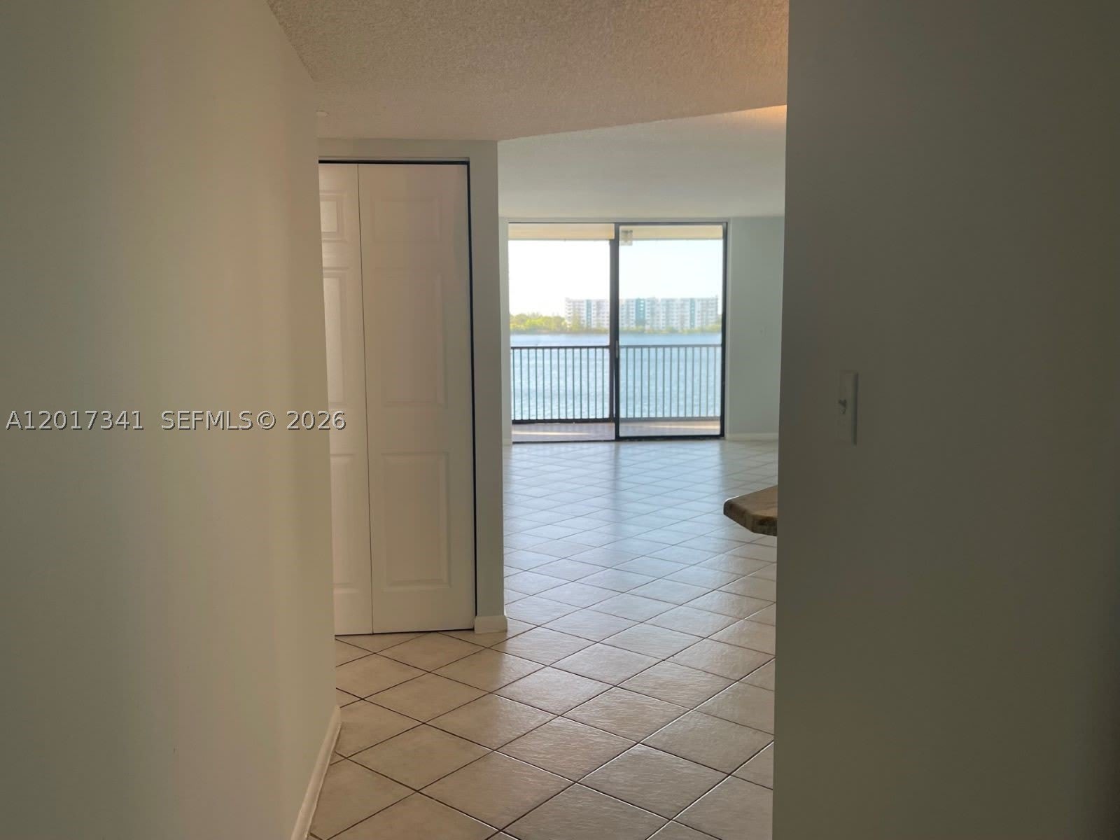117 Lake Emerald Dr – photo 3